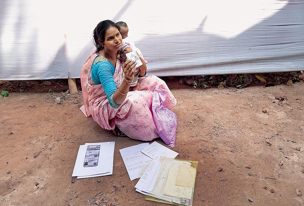 Pinky Khatoon Bibi travelled all the way from her village to the Malda Tribunal with her baby