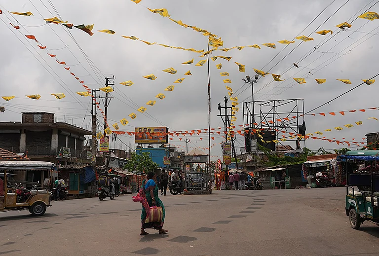 Nandigram, which goes to polls today, sees a visual contrast of BJP's Jai Shree Ram and TMC's Joy Bangla flags. - File