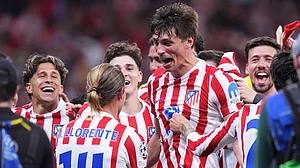 Photo: AP/Manu Fernandez : Atletico Madrid's players celebrate at the end of the Champions League quarter-final second leg match between Atletico Madrid and Barcelona in Madrid, Spain.