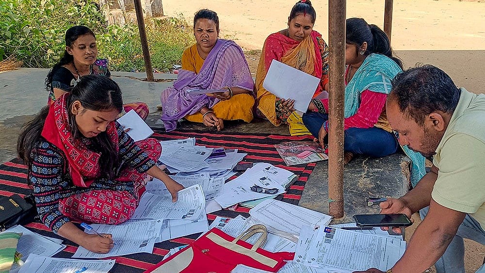 Intellectuals, Lawyers Demand Halt to Electoral Roll ‘Special Intensive Review’ - Representative Image