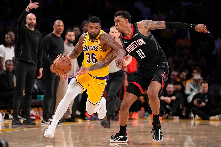 Los Angeles Lakers guard Marcus Smart, left, dribbles while under pressure from Houston Rockets forward Jabari Smith Jr. during the second half in Game 1 of a first-round NBA playoffs basketball series in Los Angeles. - | Photo: AP/Mark J. Terrill