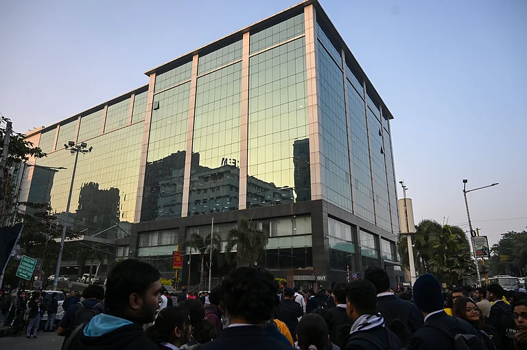 However, internal communication from I-PAC indicated that operations were being paused. An email to staff said work in West Bengal would be halted with immediate effect due to ongoing legal issues. - IMAGO / Hindustan Times