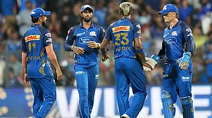 | Photo: AP/Rafiq Maqbool : Mumbai Indians' captain Hardik Pandya, 33, and others celebrate the wicket of Royal Challengers Bengaluru's Virat Kohli during the Indian Premier League cricket match between Mumbai Indians and Royal Challengers Bengaluru, in Mumbai , India.