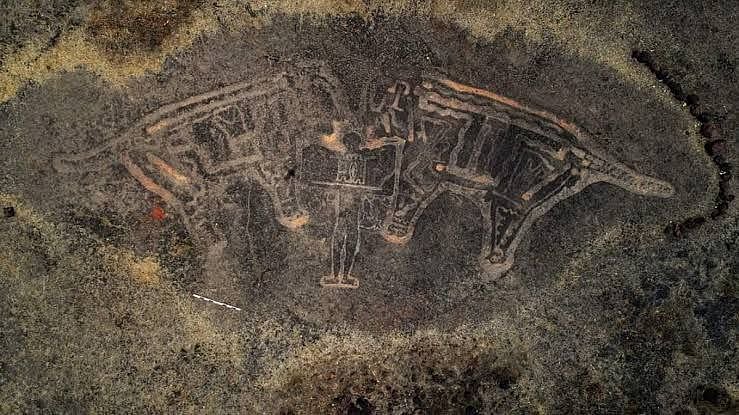 
The ancient petroglyphs in Ratnagiri, Konkan are estimated to be 10,000–20,000 years old, and depict extinct fauna like one-horned rhinos, elephants, and reptiles.  - X.com