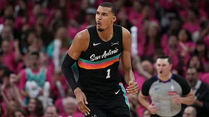 | Photo: AP/Eric Gay : San Antonio Spurs forward Victor Wembanyama (1) reacts to a score against the Portland Trail Blazers during the second half in Game 1 of a first-round NBA playoffs basketball series in San Antonio, Sunday, April 19, 2026.