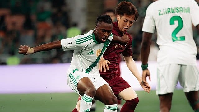 Al-Ahli and Vissel Kobe players fight for the ball during their AFC Champions League Elite semi-final match on April 20, 2026. - | Photo: Instagram/alahliclub.sa