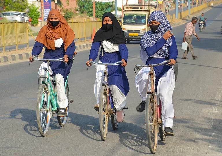 Precautions against scorching heat in UP - PTI