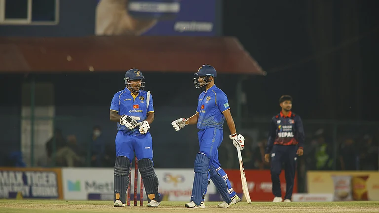 Muhammad Arfan picks it up cleanly and sends it racing to the long-on boundary. - X/@EmiratesCricket