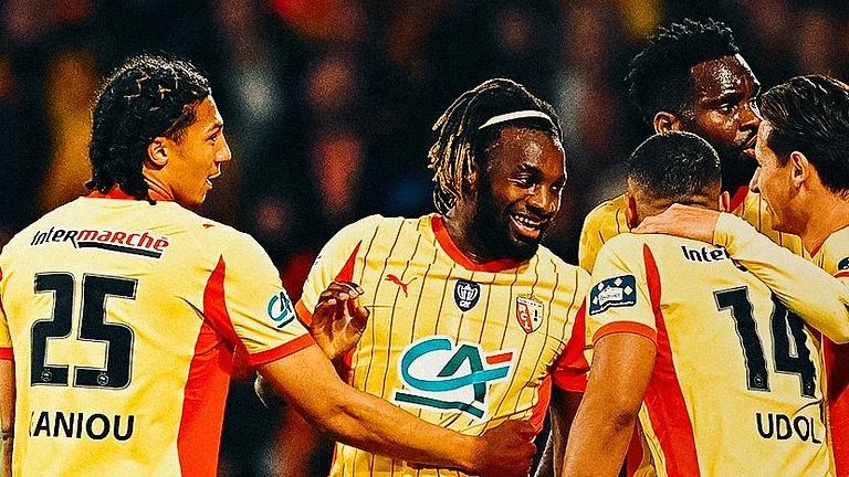 Lens footballers celebrate after scoring a goal against Toulouse in Coupe de France 2025-26 Semi-Final. - RCLens/X