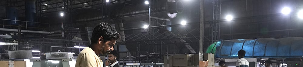 | Photo: Tribhuvan Tiwari : The unorganised glass industry in Firozabad accounts for 70 per cent of the total glass produced in India, as well as the manufacturing of 1,500 tonnes of glass bangles per day, providing direct and indirect employment to an estimated five-seven lakh people, supporting the lives of over 50,000 families. The large-scale industries in Firozabad manufacture products like liquor bottles, perfume bottles, lab apparatus, chandeliers and glass handicrafts. As per industry estimates, goods worth Rs 2,000 crore are exported to different countries, including in some of the war-torn West Asian countries. A large chunk of exports goes to the US.  