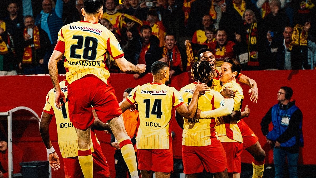 Lens footballers celebrate after scoring a goal against Toulouse in Coupe de France semi final.  - RCLens/X