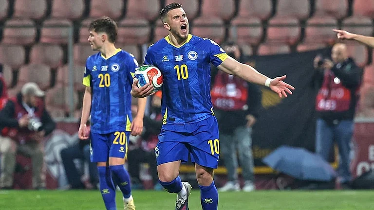 Bosnia's Ermedin Demirovic celebrates after Bosnia's Haris Tabakovic scored his side's first goal during the World Cup qualifying playoff final soccer match between Bosnia and Italy in Zenica, Bosnia. - | Photo: AP/Armin Durgut