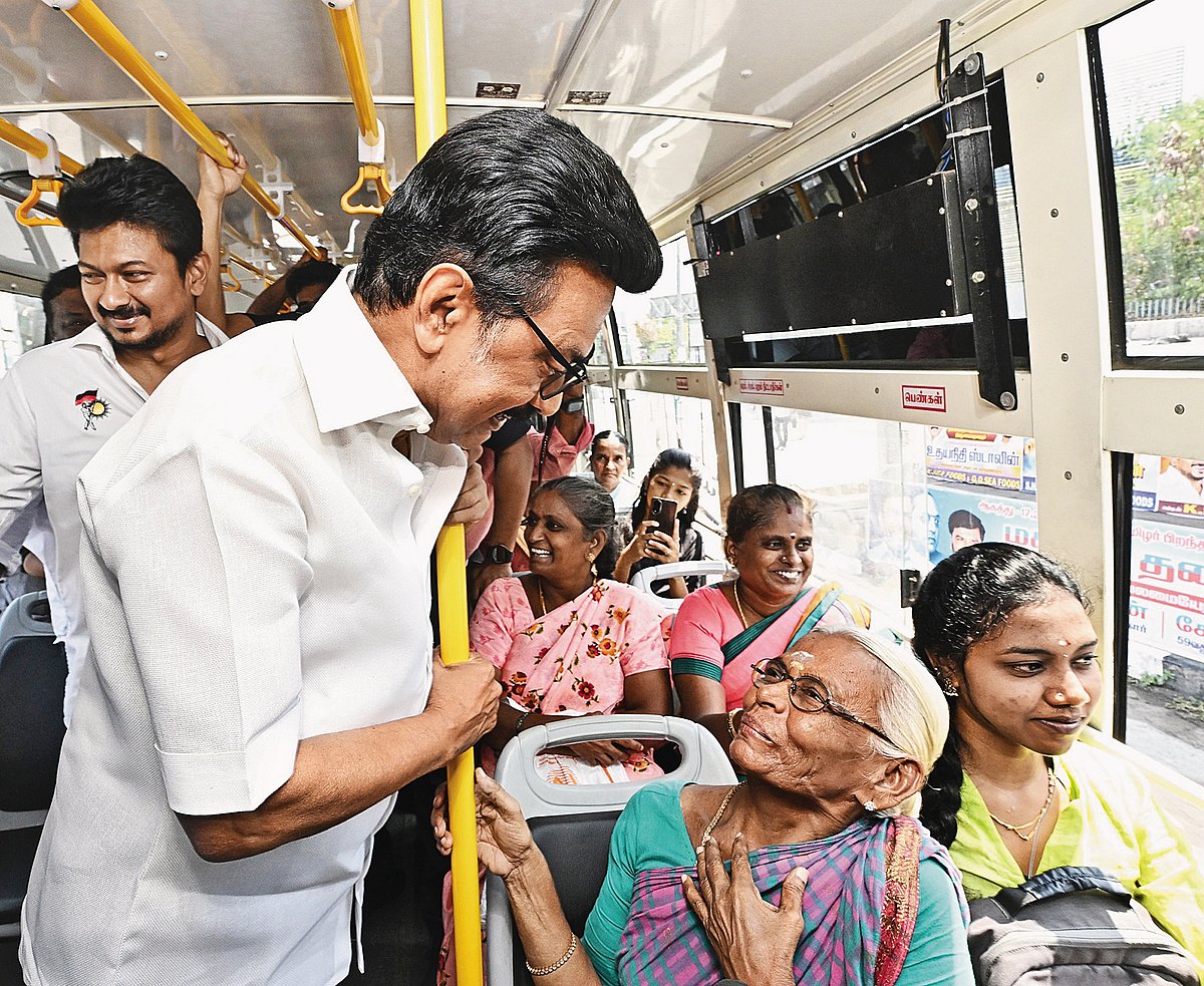 MK Stalin speaking to woman in a bus