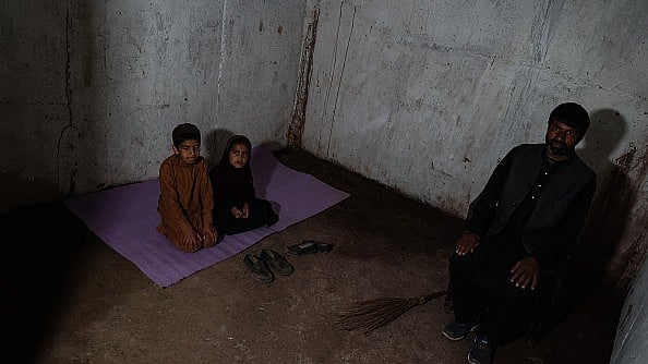 People of Charunda village sit inside a bunker in Uri, Jammu and Kashmir, India, on April 28, 2025. Fear resurfaces in border villages along the Line of Control (LoC) following two consecutive nights of unprovoked small arms firing by Pakistan. Multiple Indian Army posts across the Kashmir sector are targeted, and Indian troops respond firmly as tensions escalate between the neighbors following the Pahalgam terror attacks. - Photo: Getty Images