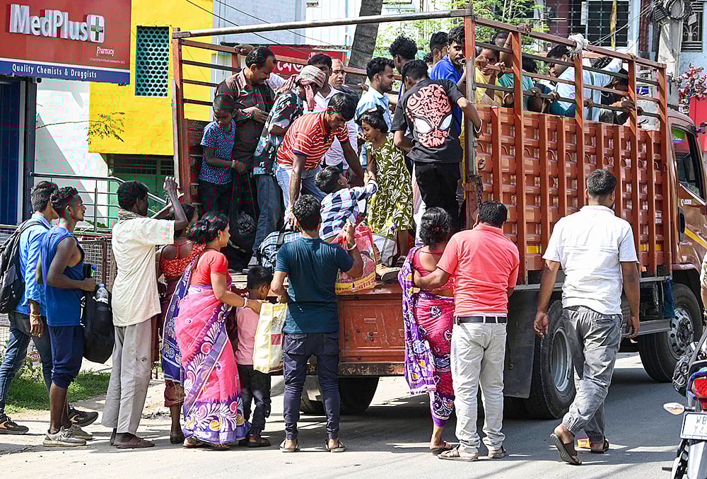 WB Polls: People leave for their homes