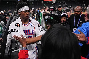 | Photo: AP/Charles Krupa : Philadelphia 76ers guard Vj Edgecombe is congratulated by fans after defeating the Boston Celtics following Game 2 of a first-round NBA playoffs basketball series in Boston.