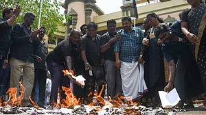Source: IMAGO / ANI News : DMK Supporters Burn Copies of 131st Amendment and Delimitation Bills in Chennai Chennai, Apr 16 (ANI): DMK supporters stage a protest by burning the copy of the Constitution (131st Amendment) Bill 2026 and the proposed Delimitation Bill, alleged to reduce Tamil Nadu's parliamentary representation, at the party s headquarters in Chennai