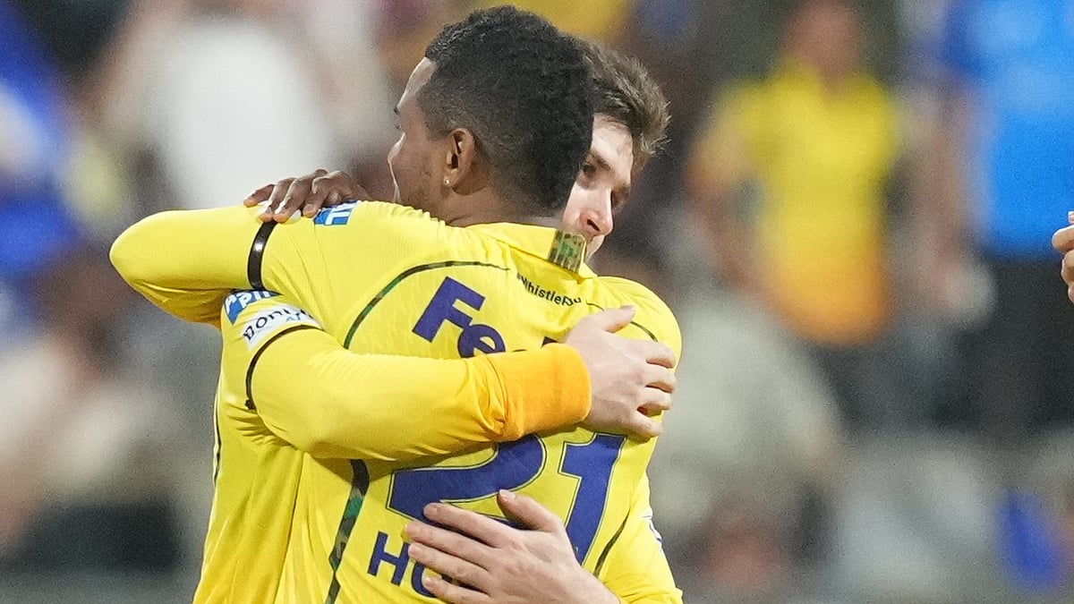 Chennai Super Kings' Akeal Hosein celebrates with teammates the wicket of Mumbai Indians' Suryakumar Yadav during the Indian Premier League cricket match between Mumbai Indians and Chennai Super Kings in Mumbai, India, Thursday, April 23, 2026 - (AP Photo/ Rafiq Maqbool)