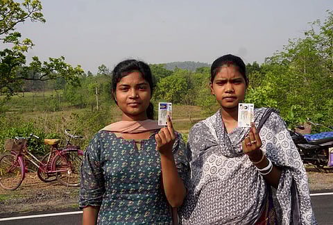 In the remote tribal-dominated village of Amlasole in Jhargram’s Binpur constituency, people turn up to vote in the hope of jobs, schools and better facilities. The area, once a hotspot of Maoist movement, continues to battle extreme poverty, lack of resources, water scarcity and thinning employment opportunities. 