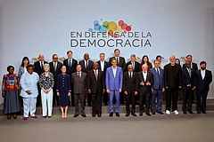 Joan Monfort : Spain's Prime Minister Pedro Sanchez, center, poses with attendees at the Meeting in Defence of Democracy summit in Barcelona, Spain, Saturday, April 18, 2026.