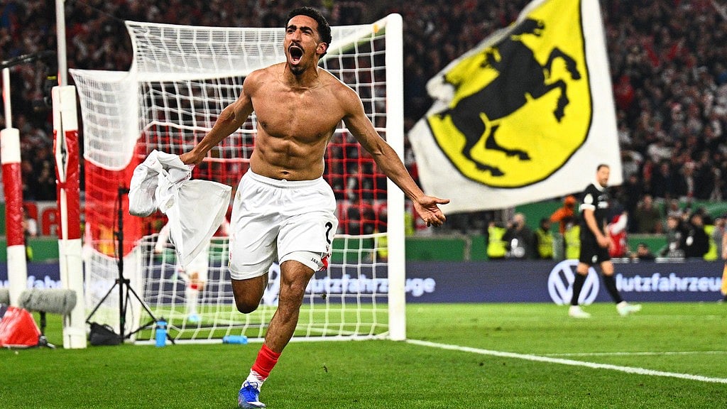 Tiago Tomas celebrates scoring the winning goal during the German Cup semi-final between VfB Stuttgart and SC Freiburg. - Photo: Tom Weller/dpa via AP