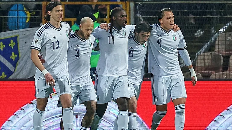 Italy's Moise Kean, center, celebrates with teammates after scoring his side's opening goal during the World Cup qualifying playoff final soccer match between Bosnia and Italy in Zenica, Bosnia. - | Photo: AP/Armin Durgut