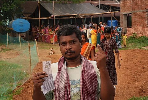 In the remote tribal-dominated village of Amlasole in Jhargram’s Binpur constituency, people turn up to vote in the hope of jobs, schools and better facilities. The area, once a hotspot of Maoist movement, continues to battle extreme poverty, lack of resources, water scarcity and thinning employment opportunities. 