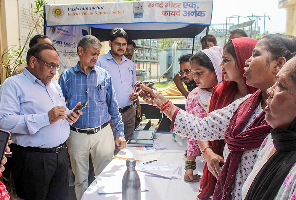 Meerut: Women protest against smart meters over inflated power bills