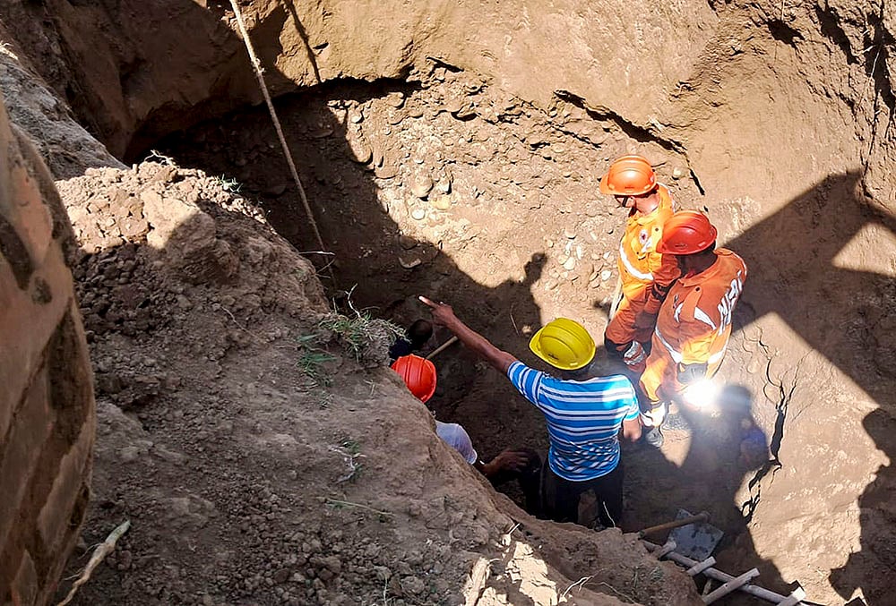 Haridwar: SDRF, NDRF conduct rescue after man falls into borewell pit
