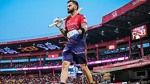 RCBTweets/X : Virat Kohli in training ahead of RCB vs GT IPL 2026 match at the M Chinnaswamy Stadium in Bengaluru.