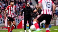 | Photo: AP/Owen Humphreys : Tottenham Hotspur manager Roberto De Zerbi gives instructions during the Premier League soccer match between Sunderland and Tottenham Hotspur, in Sunderland, England, Sunday April 12, 2026. 