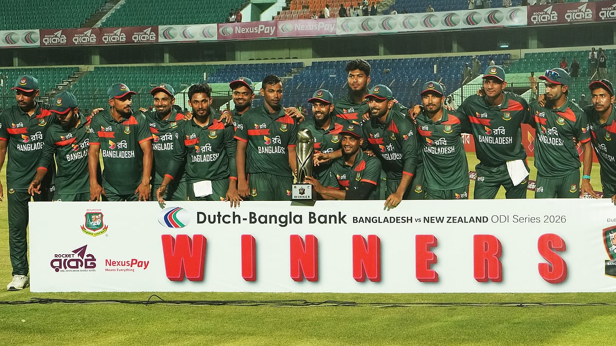 Bangladesh cricket team posing with the trophy. - X/BCBtigers
