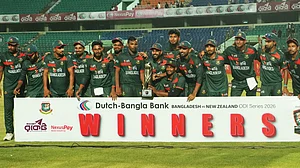 X/BCBtigers : Bangladesh cricket team posing with the trophy.
