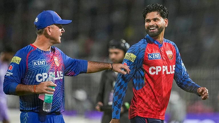 Punjab Kings' captain Shreyas Iyer, right, with headcoach Ricky Ponting ahead of an Indian Premier League (IPL) 2026 cricket match between Kolkata Knight Riders and Punjab Kings at Eden Gardens, in Kolkata. - | Photo: PTI/Manvender Vashist Lav