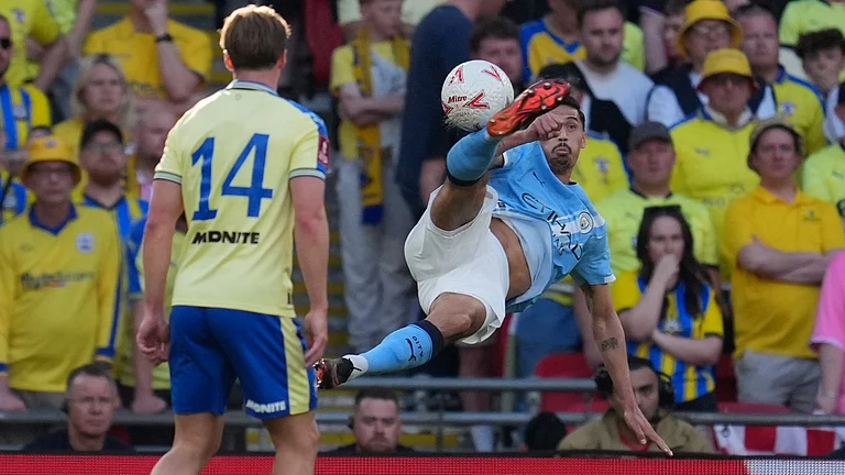 Manchester City's Tijjani Reijnders shoots during the FA Cup semifinal soccer match between Manchester City and Southampton in Manchester, England, Saturday, April 25, 2026. - | Photo: AP/Kin Cheung
