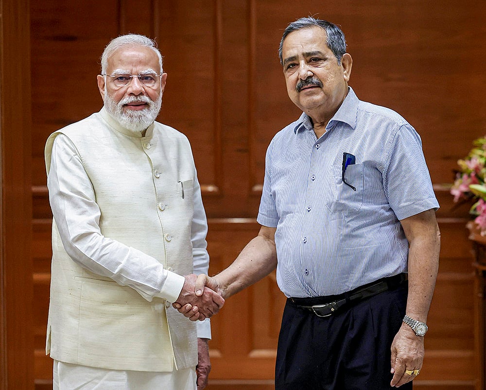 PM Modi meets Ashok Lahiri