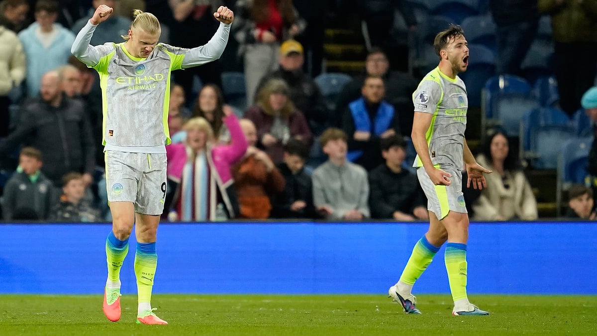 Manchester City's Mateo Kovacic, left, reacts after the Premier League soccer match between Burnley and Manchester City in Burnley, England, Wednesday, April 22, 2026. - | Photo: AP/Dave Thompson