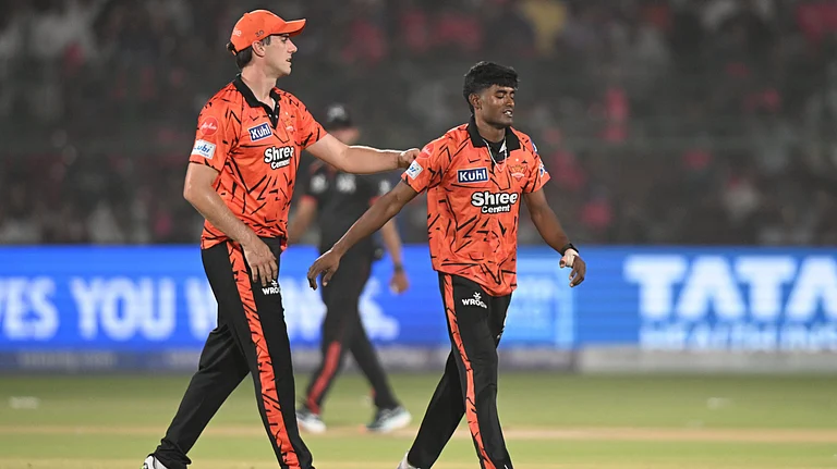 Sunrisers Hyderabad's Pat Cummins cheers bowler Sakib Hussain during the Indian Premier League cricket match between Rajasthan Royals and Sunrisers Hyderabad in Jaipur, India, Saturday, April 25, 2026. - | Photo: AP