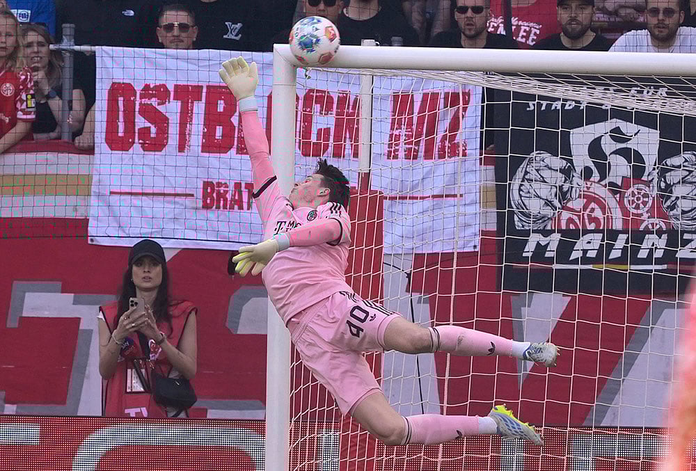 Mainz Vs Bayern Munich German Bundesliga soccer-Bayerns goalkeeper Jonas Urbig 