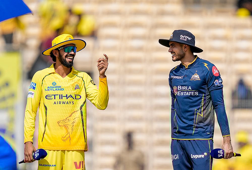 Chennai Super Kings’ captain Ruturaj Gaikwad, left, and Gujarat Giants’ captain Shubman Gill during the toss before an Indian Premier League (IPL) T20 cricket match between Chennai Super Kings and Gujarat Titans, in Chennai, Tamil Nadu. - | Photo: PTI/R Senthilkumar