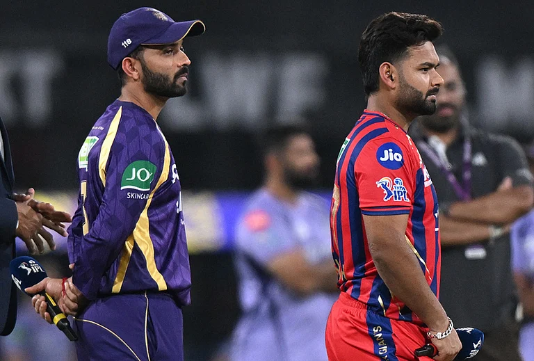 Lucknow Super Giants' captain Rishabh Pant, right, and Kolkata Knight Riders' captain Ajinkya Rahane waits for the toss of the Indian Premier League cricket match between Kolkata Knight Riders and Lucknow Super Giants in Lucknow. - | Photo: AP