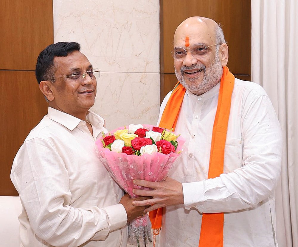 Amit Shah meets Gobardhan Das in Kolkata