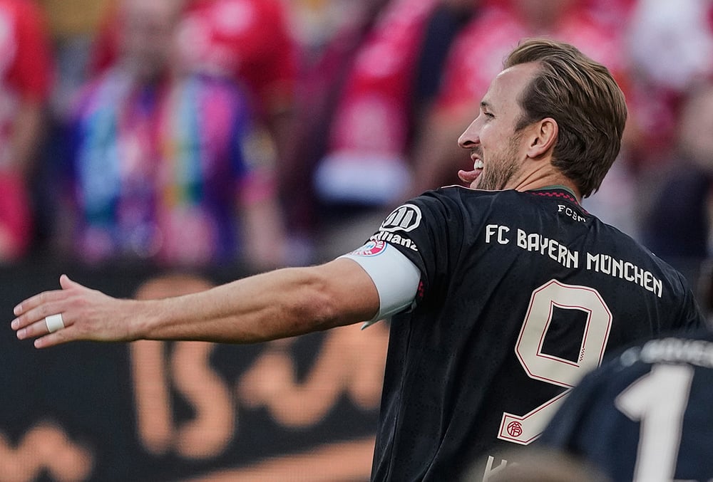 Munich's Harry Kane celebrates his side's fourth goal during a German Bundesliga soccer match between FSV Mainz 05 and Bayern Munich in Mainz, Germany. - | Photo: AP/Michael Probst