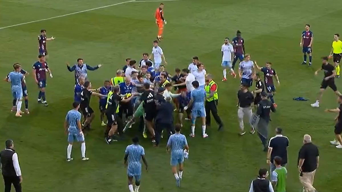 Red-Carded Goalkeeper Punches Opponent, Sparks Brawl In Spain - Watch Video - X/Laligatv