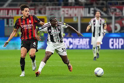 Juventus's Jonathan David, right, competes for the ball with AC Milan's Samuele Ricci, left, during the Serie A soccer match between AC Milan and Juventus, in Milan, Italy.