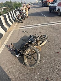 PTI : Triple fatality in Marine Drive bike crash