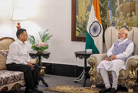 Prime Minister Narendra Modi with Prof. and NITI Aayog member Gobardhan Das during a meeting. 