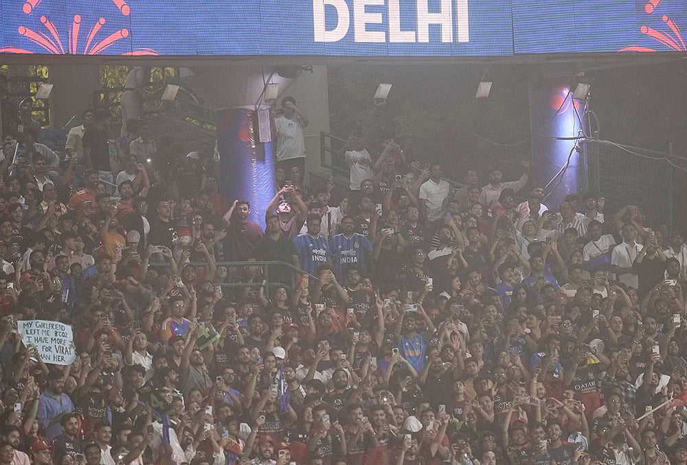 DC Vs RCB IPL 2026 match 39 dust storm photos-