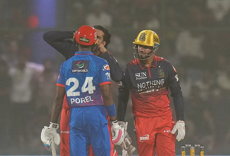 DC Vs RCB IPL 2026 match 39 dust storm photos-Venkatesh Iyer