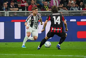 | Photo: Alessio Morgese/LaPresse via AP : Juventus's Francisco Conceicao, left, fights for the ball with AC Milan's Luka Modric during the Serie A soccer match between AC Milan and Juventus, in Milan, Italy.